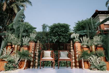 Backdrop and Stage — Pelikuthuru decor — Alila Diwa Goa